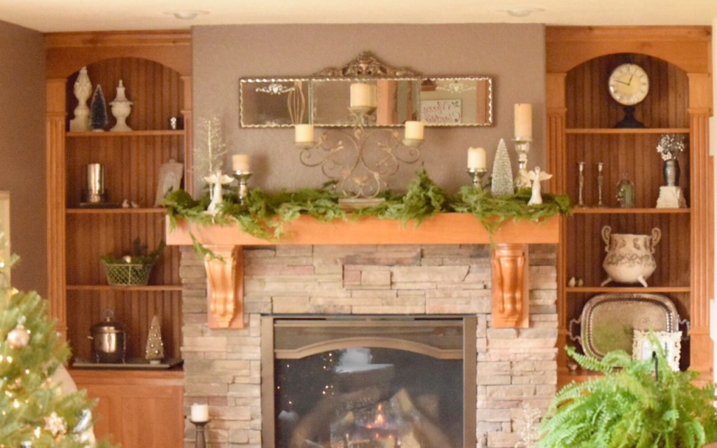 Holiday mantle