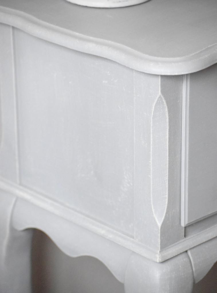 how to paint wooden furniture