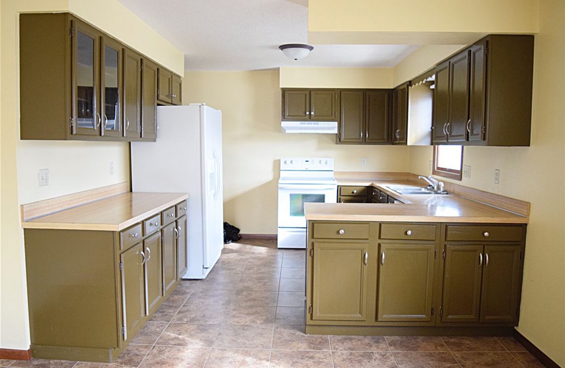 A Budget Friendly Kitchen Makeover Timeless Creations   HouseBefore4 Compressor 1140x743 